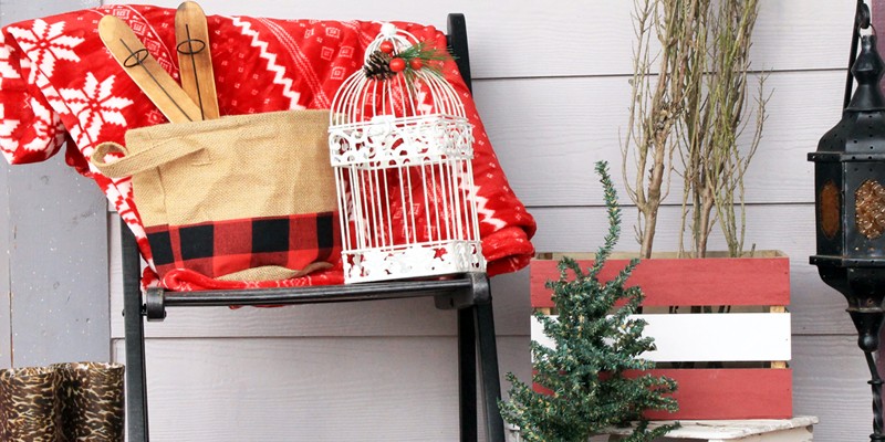 Rustic and Cozy Christmas Front Porch
