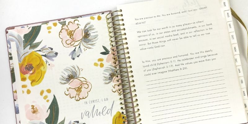 Documenting Daily Memories Using a Planner - Southern Couture